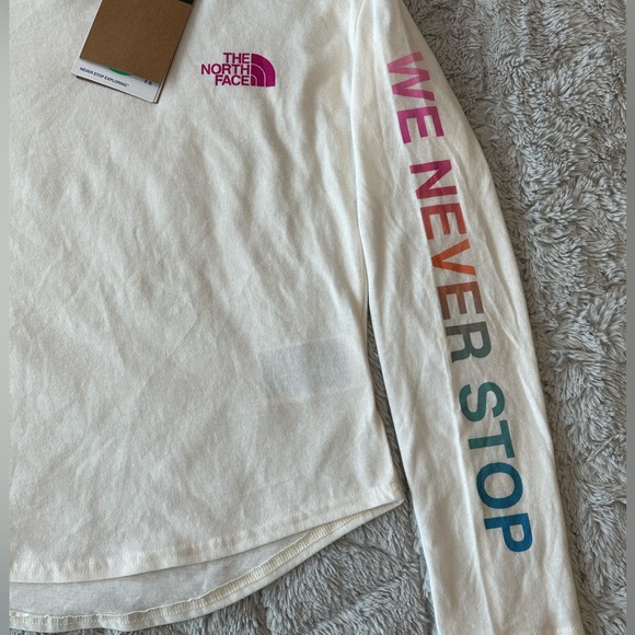 The North Face Girls We Never Stop Graphic T-shirt - Picture 5 of 10
